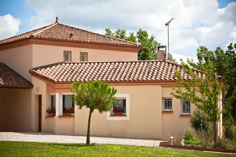 rénovez votre toiture avec ehf groupe à meyreuil